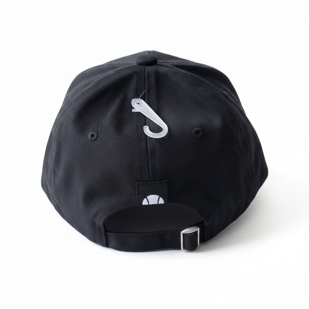 Casquette de baseball noire Fresh & Found en coton avec bride de réglage métallique et logo Ellesse à l'arrière.