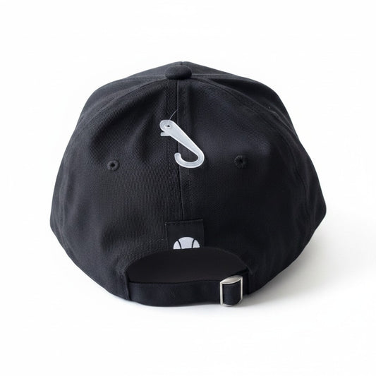 Casquette de baseball noire Fresh & Found en coton avec bride de réglage métallique et logo Ellesse à l'arrière.